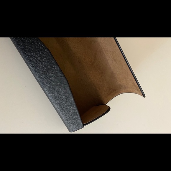 Burberry hardcover case - Picture 6 of 10